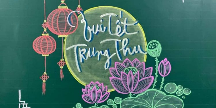 Trang trí bảng theo biểu tượng riêng của từng lớp