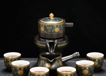 Bộ ấm trà có hoa văn vô cùng độc đáo và bắt mắt