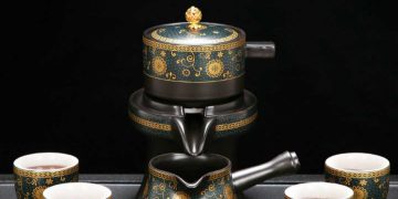 Bộ ấm trà có hoa văn vô cùng độc đáo và bắt mắt