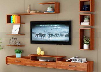 Kệ tivi giúp nhiều vật dụng được sắp xếp gọn gàng hơn