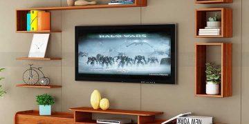 Kệ tivi giúp nhiều vật dụng được sắp xếp gọn gàng hơn