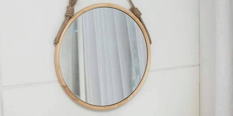 Gương treo tường khung gỗ có mấy loại? Loại nào tốt nhất?