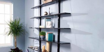 Kệ treo tường phòng khách với nhiều lựa chọn độc đáo