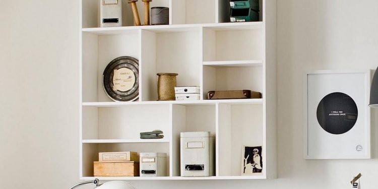 Ưu điểm của kệ sách treo tường trong việc trang trí không gian