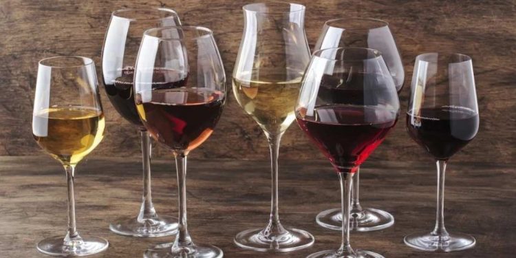 Chọn ly uống rượu vang tốt nhất phù hợp theo từng loại rượu