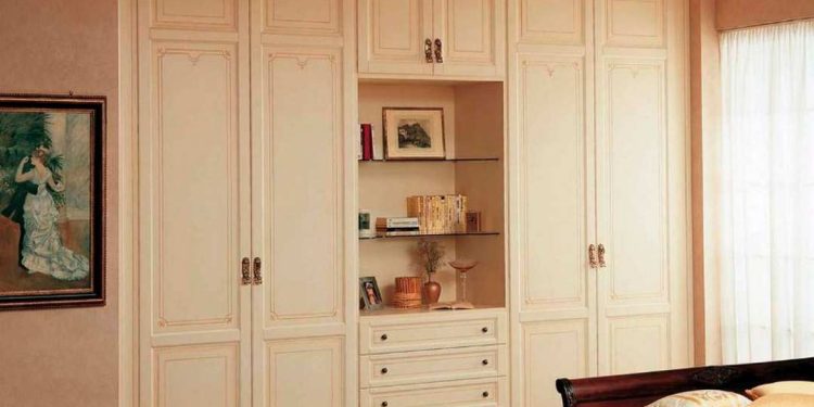 Tủ âm tường gỗ công nghiệp có phải là một lựa chọn tốt?