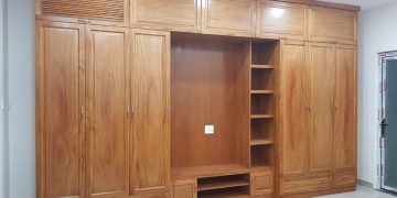 Tủ âm tường gỗ tự nhiên có những ưu điểm gì khi sử dụng?