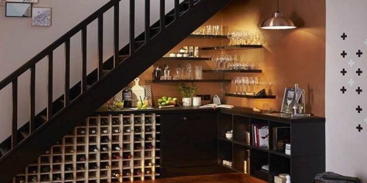 Tủ rượu gầm cầu thang - Một xu hướng thiết kế mới hiện nay