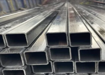 Thép hộp vuông mạ kẽm - mặt hàng chủ lực của cả Hòa Phát và Hoa Sen