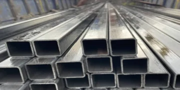 Thép hộp vuông mạ kẽm - mặt hàng chủ lực của cả Hòa Phát và Hoa Sen
